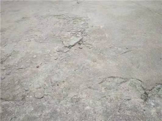 混凝土表面起皮起砂.jpg