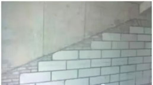 斜梁底部未设置踏步砖.jpg